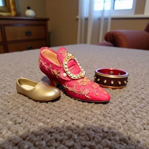 Nostalgia Red Shoe Resin Mini Figurine Popular Imports 1999 Collectibles